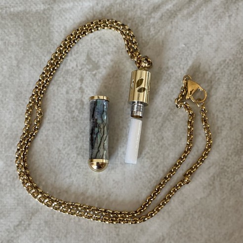 Collier pendentif diffuseur de parfum nacre et plaqué or artisanal exclusivité Au pays des senteurs