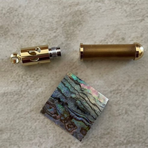 Collier pendentif diffuseur de parfum nacre et plaqué or artisanal nacre d'abalone