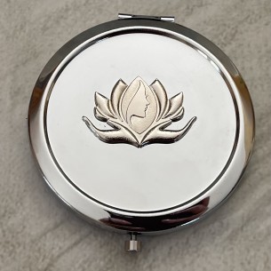 Miroir de sac DELUXE métal argent décoration artisanale Marque Au pays des senteurs présentation 2