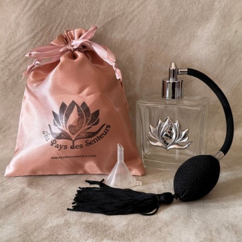 vaporisateur de parfum poire noire artisanal vide et rechargeable  avec pochon en satin