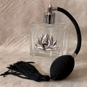 vaporisateur de parfum poire noire artisanal vide et rechargeable  avec pochon en satin 2