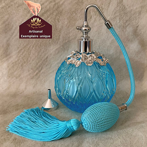 Vaporisateur de parfum bleue à facettes
