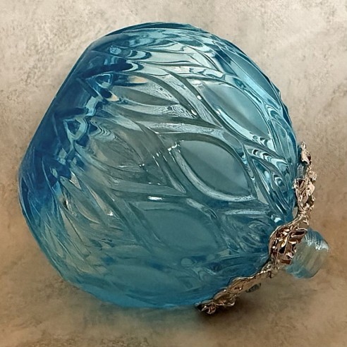 Vaporisateur de parfum cristal poire bleue facettes 230ml penché