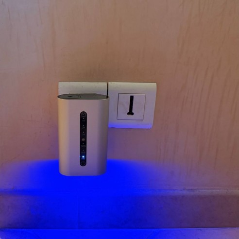 Diffuseur de parfum prise intelligent programmable plus 30 ml de concentré de parfum pur offert allumé