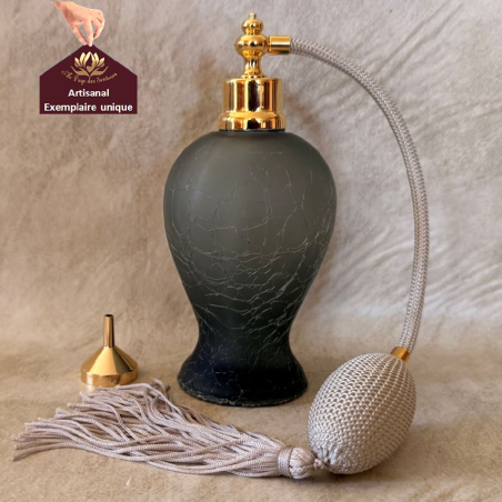 Vaporisateur de parfum poire artisanal galbé verre craquelé gris fumé