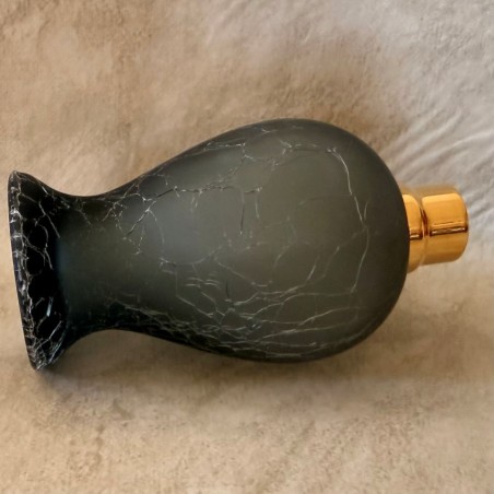 Vaporisateur de parfum poire artisanal galbé verre craquelé gris fumé profil