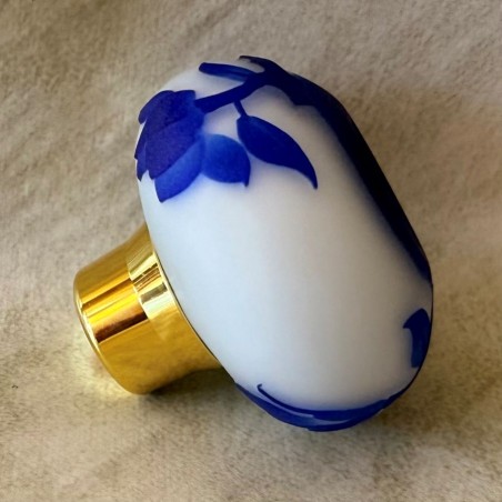 Vaporisateur de parfum poire artisanal sablé peint à la main bleu 80ml penché