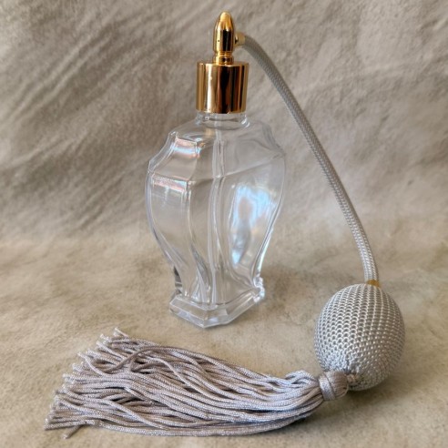 Vaporisateur de parfum poire vide et rechargeable forme cœur plat profil