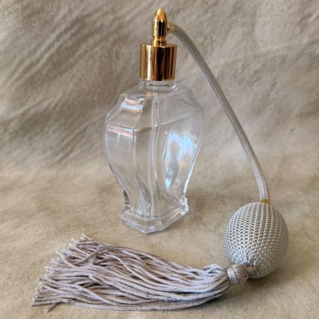 Vaporisateur de parfum poire vide et rechargeable forme cœur plat profil