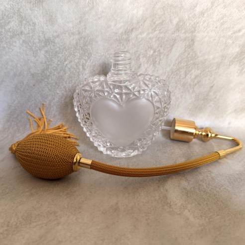 Vaporisateur de parfum cœur artisanal en cristal poire ouvert