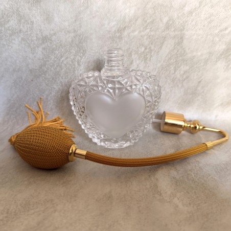 Vaporisateur de parfum cœur artisanal en cristal poire ouvert