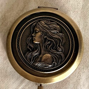 Miroir de sac Miroir de poche de luxe bronze Dame mystérieuse gros plan Marque au  pays des senteurs