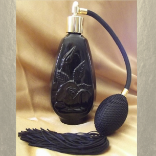 Vaporisateur de parfum poire verre noir modèle fleur en relief poire rétro noire vide et rechargeable 110 ml