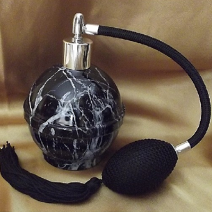 Vaporisateur de parfum noir forme boule coque effet marbre 125 ml vide et rechargeable