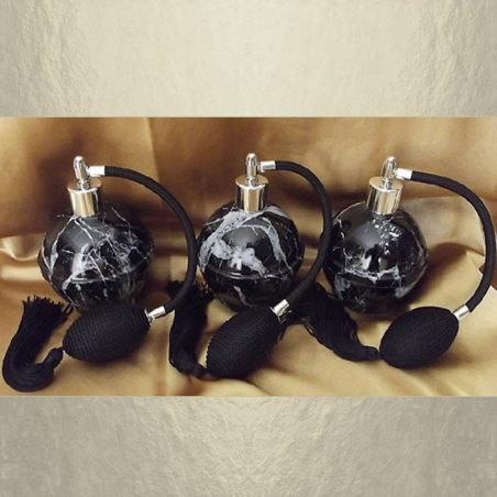 Vaporisateur de parfum noir forme boule coque effet marbre 125 ml vide et rechargeable  - 2